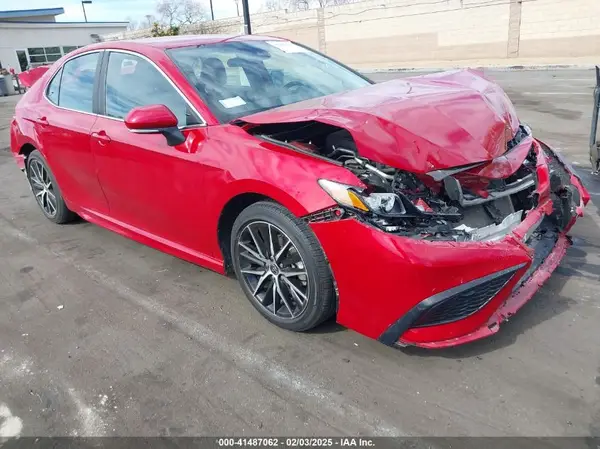 4T1G11AK1NU072161 2022 TOYOTA CAMRY - Image 1
