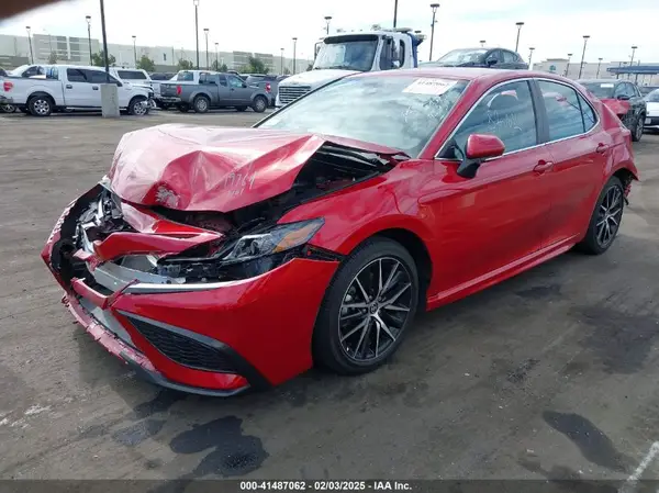 4T1G11AK1NU072161 2022 TOYOTA CAMRY - Image 2