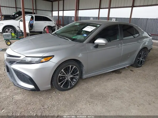 4T1G11AK1NU619221 2022 TOYOTA CAMRY - Image 2