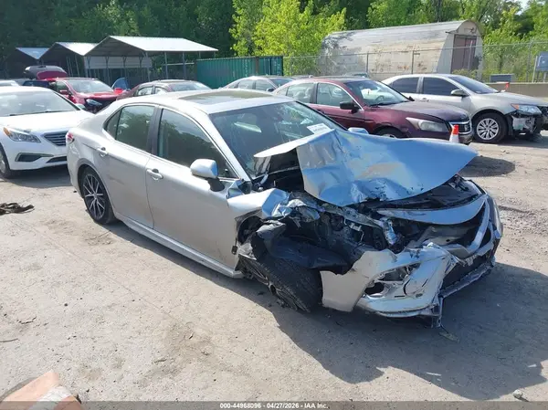 4T1G11AK1NU621082 2022 TOYOTA CAMRY - Image 1