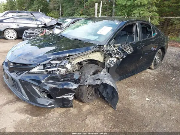 4T1G11AK1NU621633 2022 TOYOTA CAMRY - Image 2