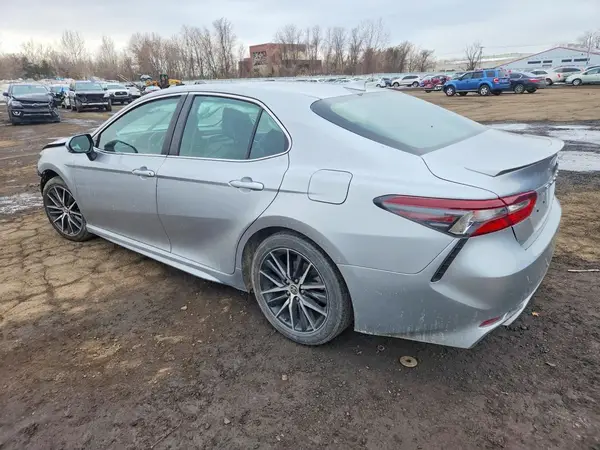 4T1G11AK1NU625312 2022 TOYOTA CAMRY - Image 2