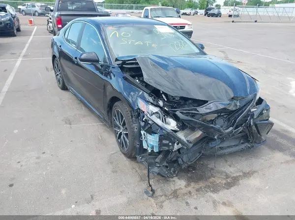 4T1G11AK1NU625746 2022 TOYOTA CAMRY - Image 1