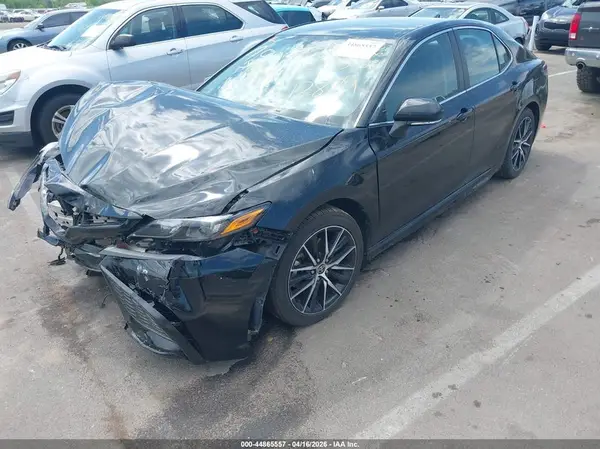 4T1G11AK1NU625746 2022 TOYOTA CAMRY - Image 2