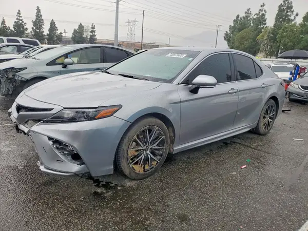 4T1G11AK1NU625827 2022 TOYOTA CAMRY - Image 1