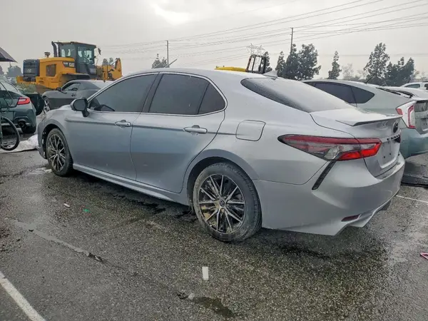 4T1G11AK1NU625827 2022 TOYOTA CAMRY - Image 2