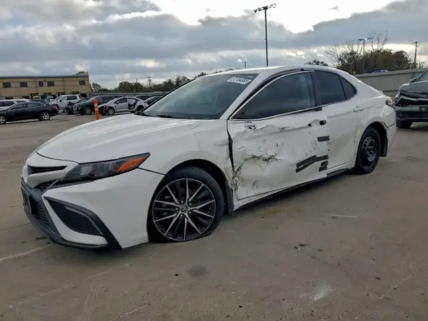 4T1G11AK1NU625889 2022 TOYOTA CAMRY - Image 1