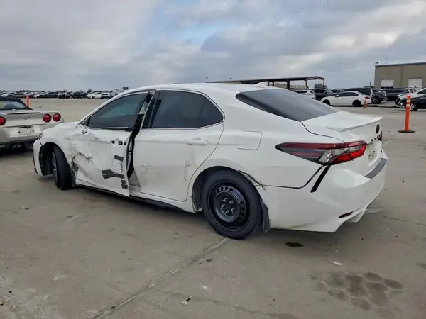 4T1G11AK1NU625889 2022 TOYOTA CAMRY - Image 2