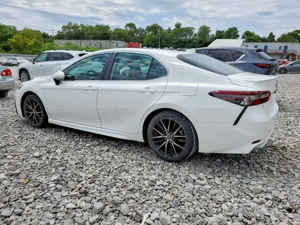4T1G11AK1NU627528 2022 TOYOTA CAMRY - Image 2