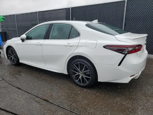 4T1G11AK1NU628436 2022 TOYOTA CAMRY - Image 2