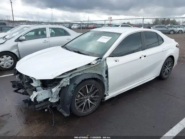 4T1G11AK1NU628579 2022 TOYOTA CAMRY - Image 2