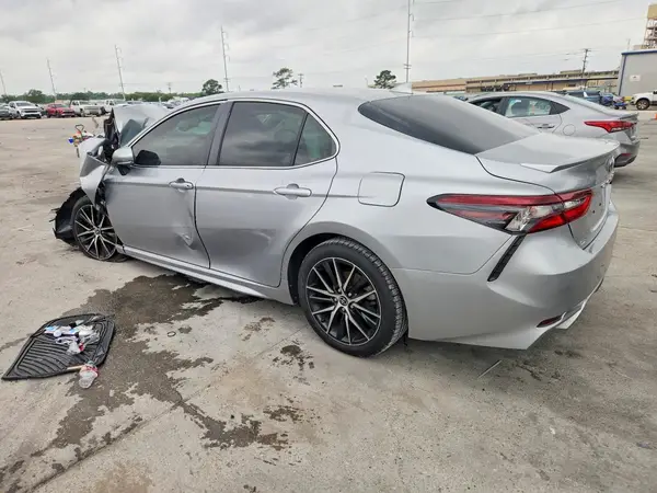 4T1G11AK1NU628744 2022 TOYOTA CAMRY - Image 2