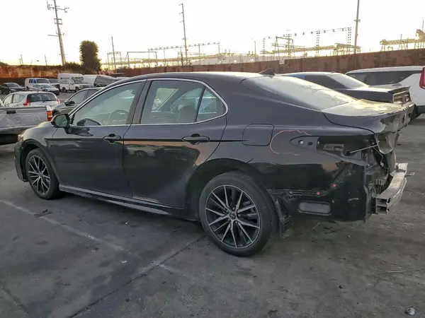 4T1G11AK1NU629215 2022 TOYOTA CAMRY - Image 2