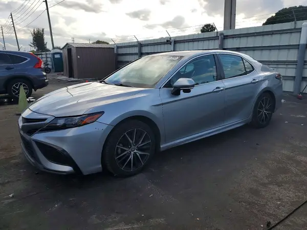 4T1G11AK1NU629909 2022 TOYOTA CAMRY - Image 1