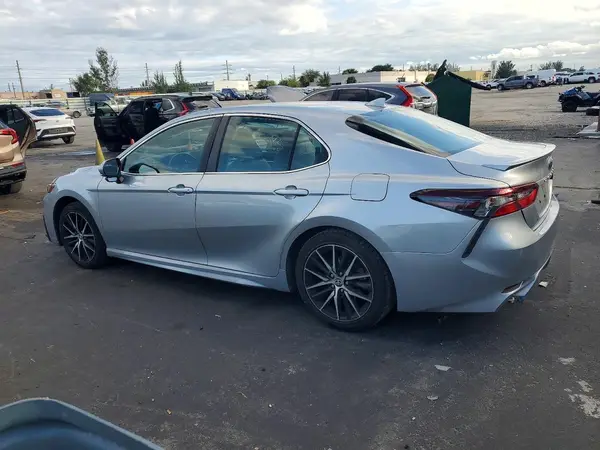 4T1G11AK1NU629909 2022 TOYOTA CAMRY - Image 2