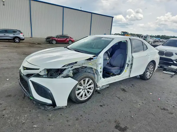 4T1G11AK1NU630963 2022 TOYOTA CAMRY - Image 1