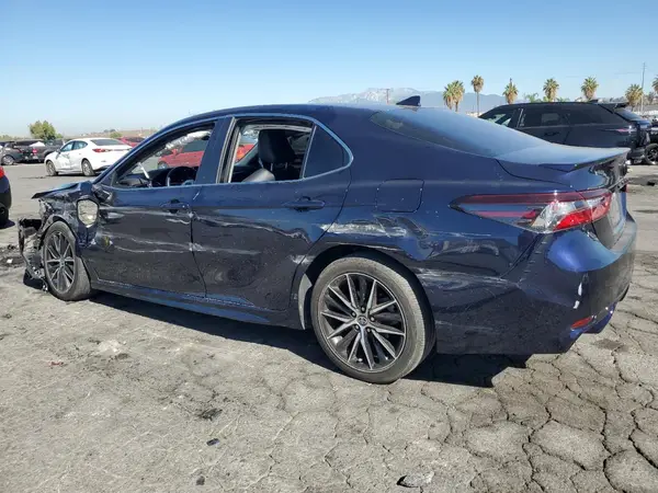 4T1G11AK1NU631840 2022 TOYOTA CAMRY - Image 2
