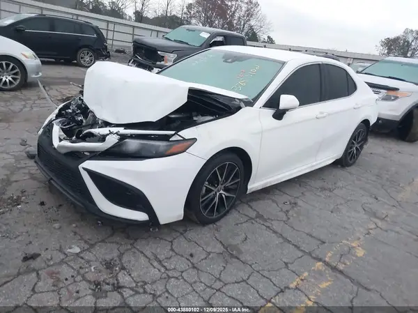 4T1G11AK1NU638772 2022 TOYOTA CAMRY - Image 2