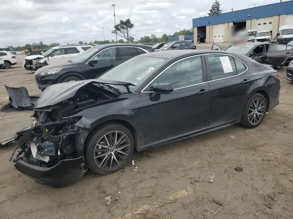 4T1G11AK1NU643065 2022 TOYOTA CAMRY - Image 1