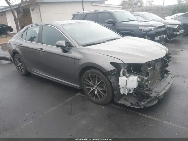 4T1G11AK1NU643762 2022 TOYOTA CAMRY - Image 1