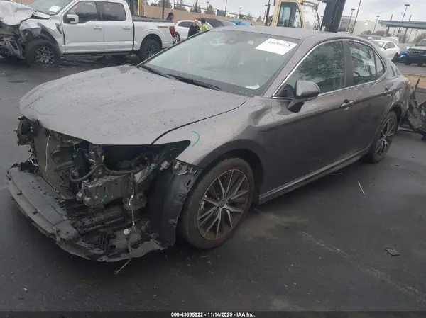4T1G11AK1NU643762 2022 TOYOTA CAMRY - Image 2