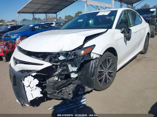 4T1G11AK1NU644202 2022 TOYOTA CAMRY - Image 2