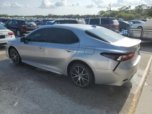4T1G11AK1NU647715 2022 TOYOTA CAMRY - Image 2
