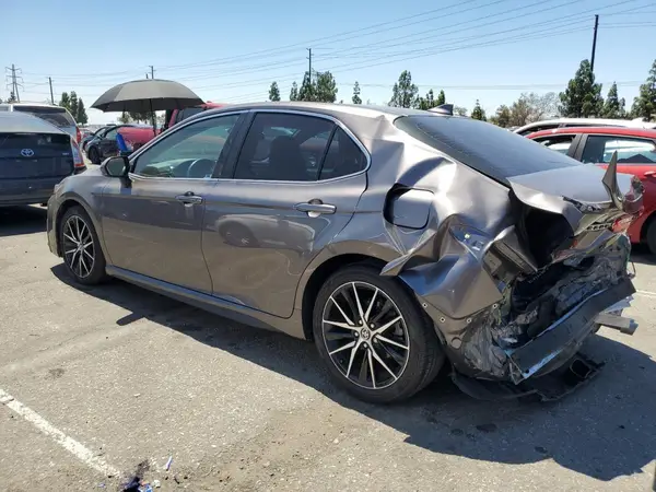 4T1G11AK1NU648797 2022 TOYOTA CAMRY - Image 2
