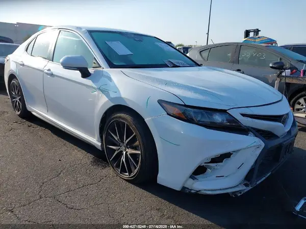 4T1G11AK1NU649254 2022 TOYOTA CAMRY - Image 1