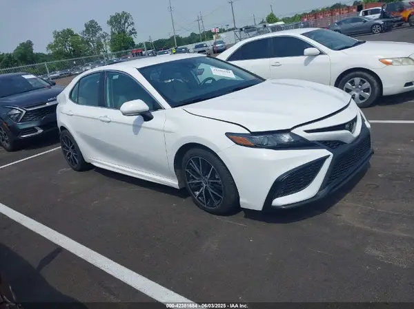 4T1G11AK1NU653708 2022 TOYOTA CAMRY - Image 1