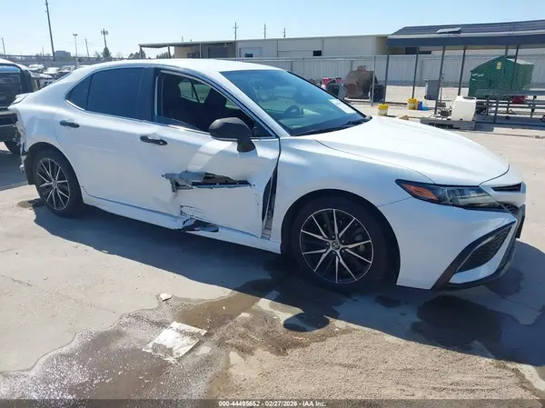 4T1G11AK1NU654342 2022 TOYOTA CAMRY - Image 1