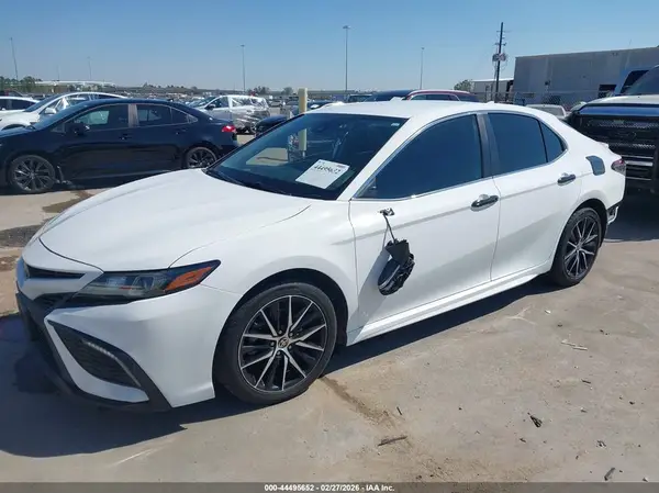 4T1G11AK1NU654342 2022 TOYOTA CAMRY - Image 2