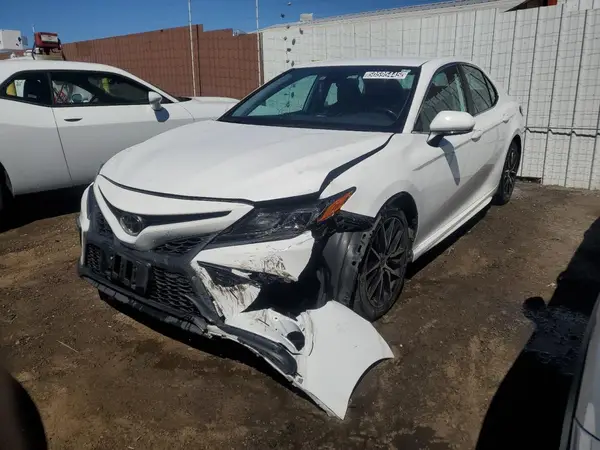 4T1G11AK1NU655300 2022 TOYOTA CAMRY - Image 1