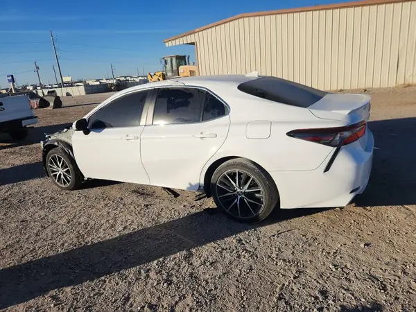 4T1G11AK1NU657063 2022 TOYOTA CAMRY - Image 2