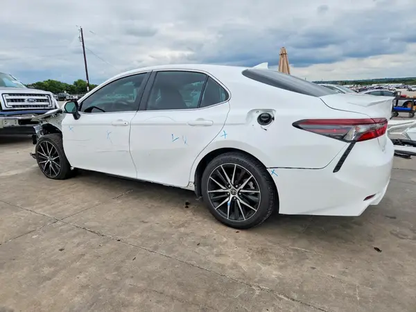 4T1G11AK1NU657760 2022 TOYOTA CAMRY - Image 2