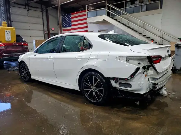 4T1G11AK1NU660108 2022 TOYOTA CAMRY - Image 2