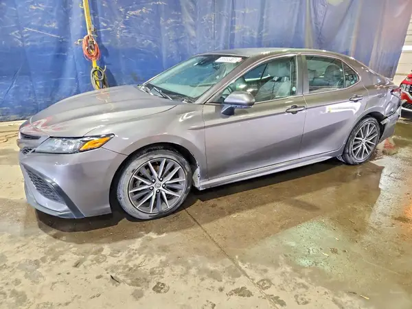 4T1G11AK1NU660514 2022 TOYOTA CAMRY - Image 1