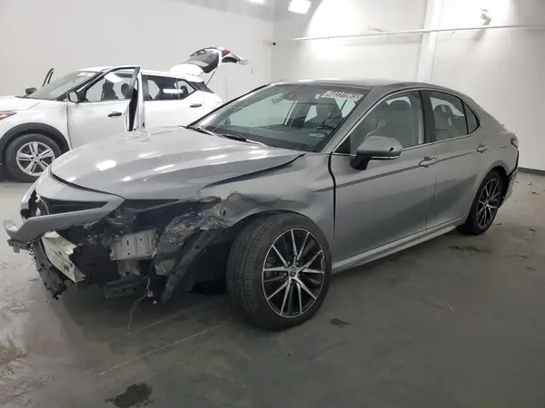 4T1G11AK1NU661601 2022 TOYOTA CAMRY - Image 1
