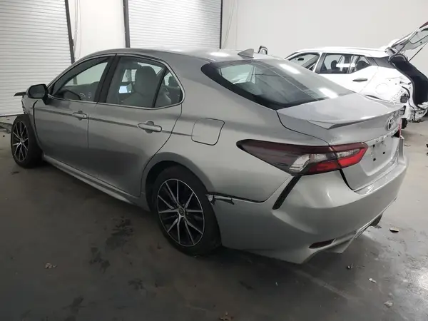 4T1G11AK1NU661601 2022 TOYOTA CAMRY - Image 2