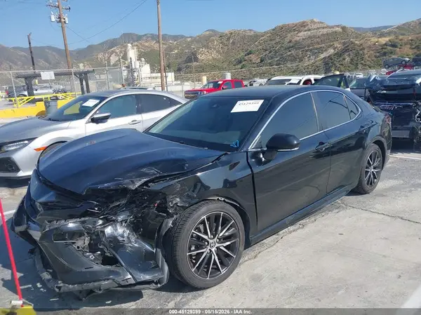 4T1G11AK1NU662103 2022 TOYOTA CAMRY - Image 2