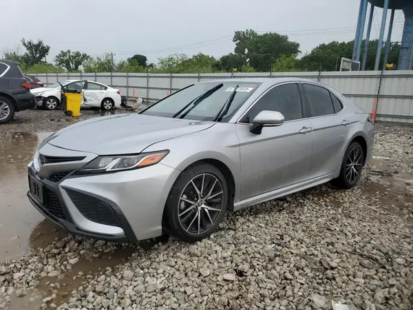 4T1G11AK1NU663168 2022 TOYOTA CAMRY - Image 1