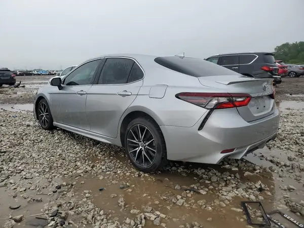 4T1G11AK1NU663168 2022 TOYOTA CAMRY - Image 2