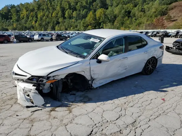 4T1G11AK1NU666409 2022 TOYOTA CAMRY - Image 1