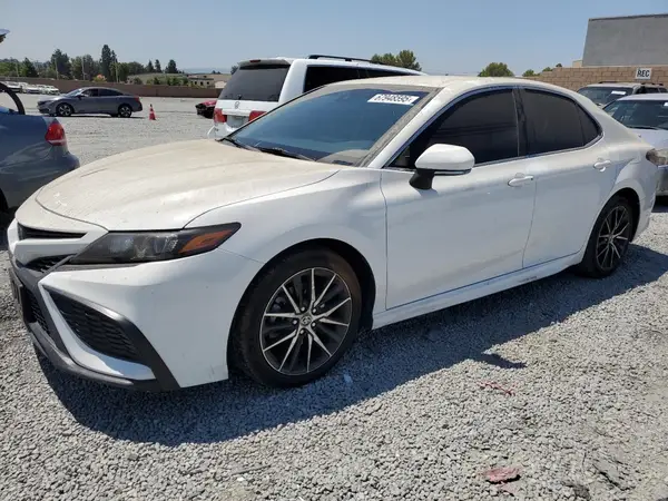 4T1G11AK1NU666426 2022 TOYOTA CAMRY - Image 1