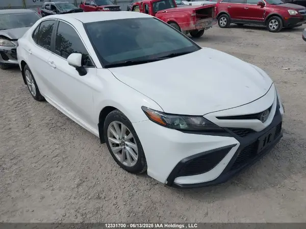 4T1G11AK1NU669553 2022 TOYOTA CAMRY - Image 1