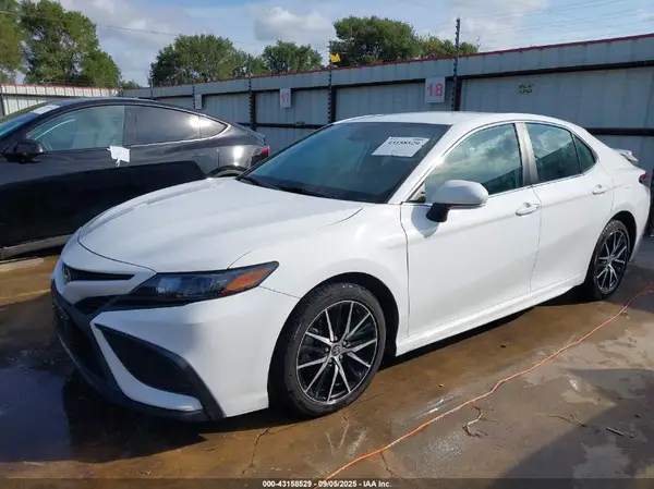 4T1G11AK1NU672419 2022 TOYOTA CAMRY - Image 2