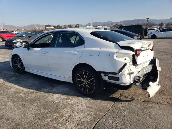 4T1G11AK1NU673540 2022 TOYOTA CAMRY - Image 2