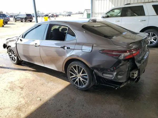 4T1G11AK1NU674137 2022 TOYOTA CAMRY - Image 2