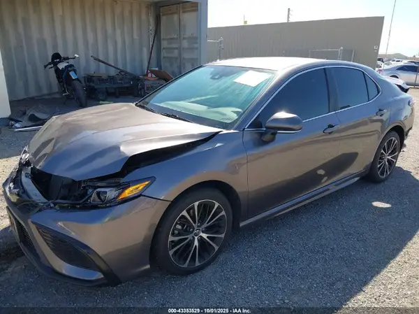 4T1G11AK1NU675174 2022 TOYOTA CAMRY - Image 2