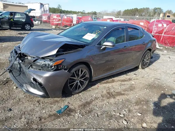 4T1G11AK1NU675806 2022 TOYOTA CAMRY - Image 2